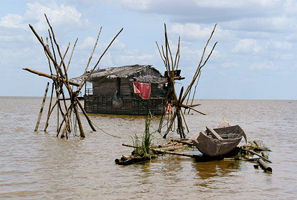 environmental-consulting-and-environmental-research-field-laos-shack-fishing