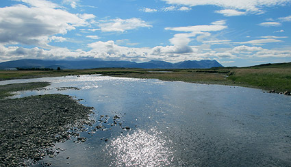iceland-river-landscape iceland-river-landscape