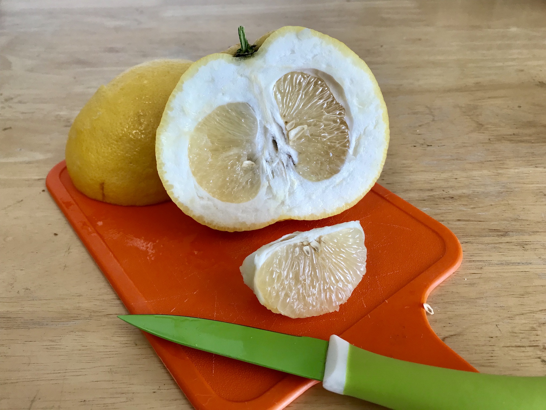 Cut oroblanco grapefruit